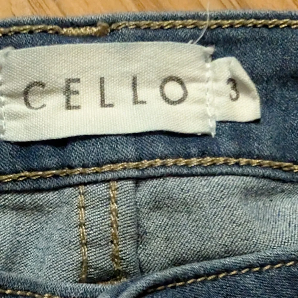 Teen/Petite Bundle: Articles of Society (26) & Cello (3) Jeans + Bonus Modesty L - Picture 9 of 11